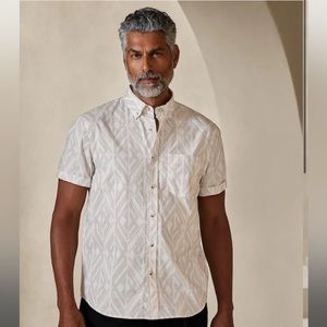 Men’s Banana Republic Slim Soft-Wash Shirt in “Cream/Black”